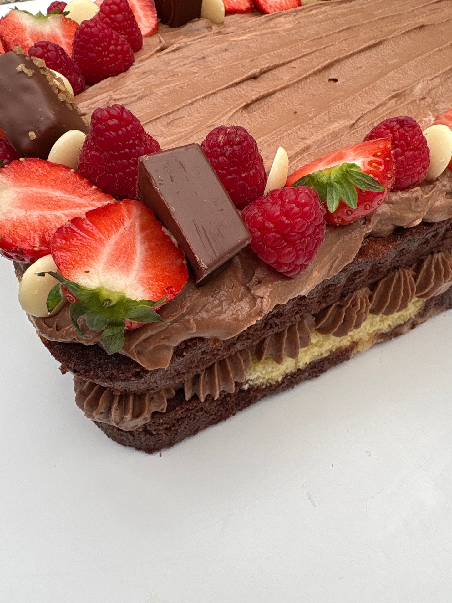 Marble tray bake cake