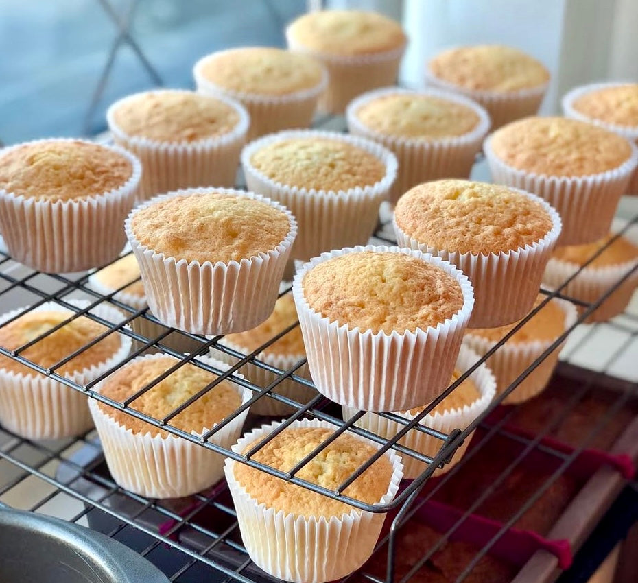 Vanilla cupcakes/vanilla sponge tray bake