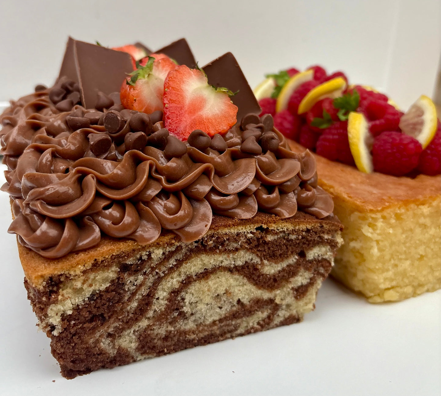 Marble loaf cake with milk chocolate ganache ❤️.